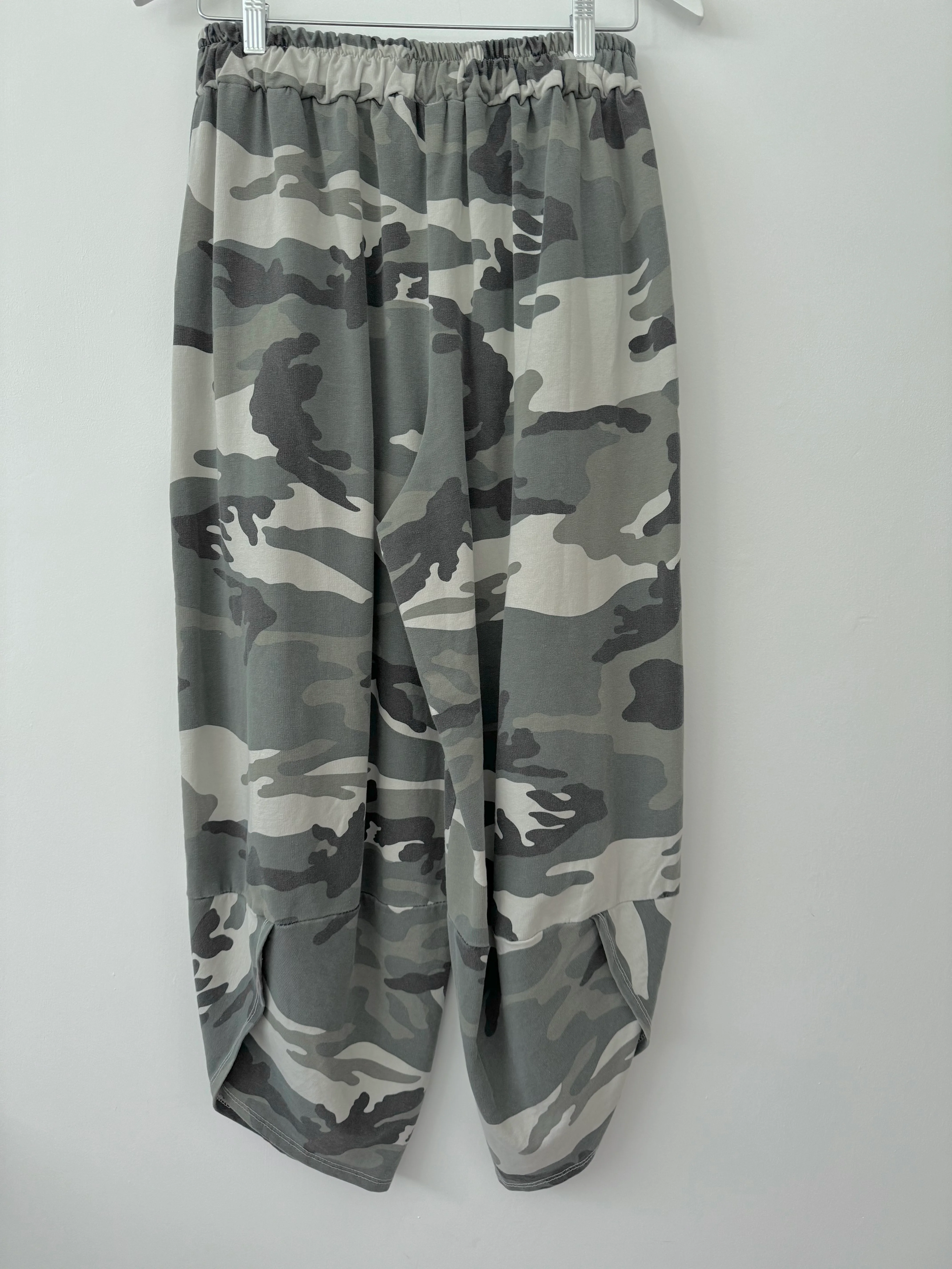 Barrel Cotton Jersey Trousers in Khaki Camo - Image 16
