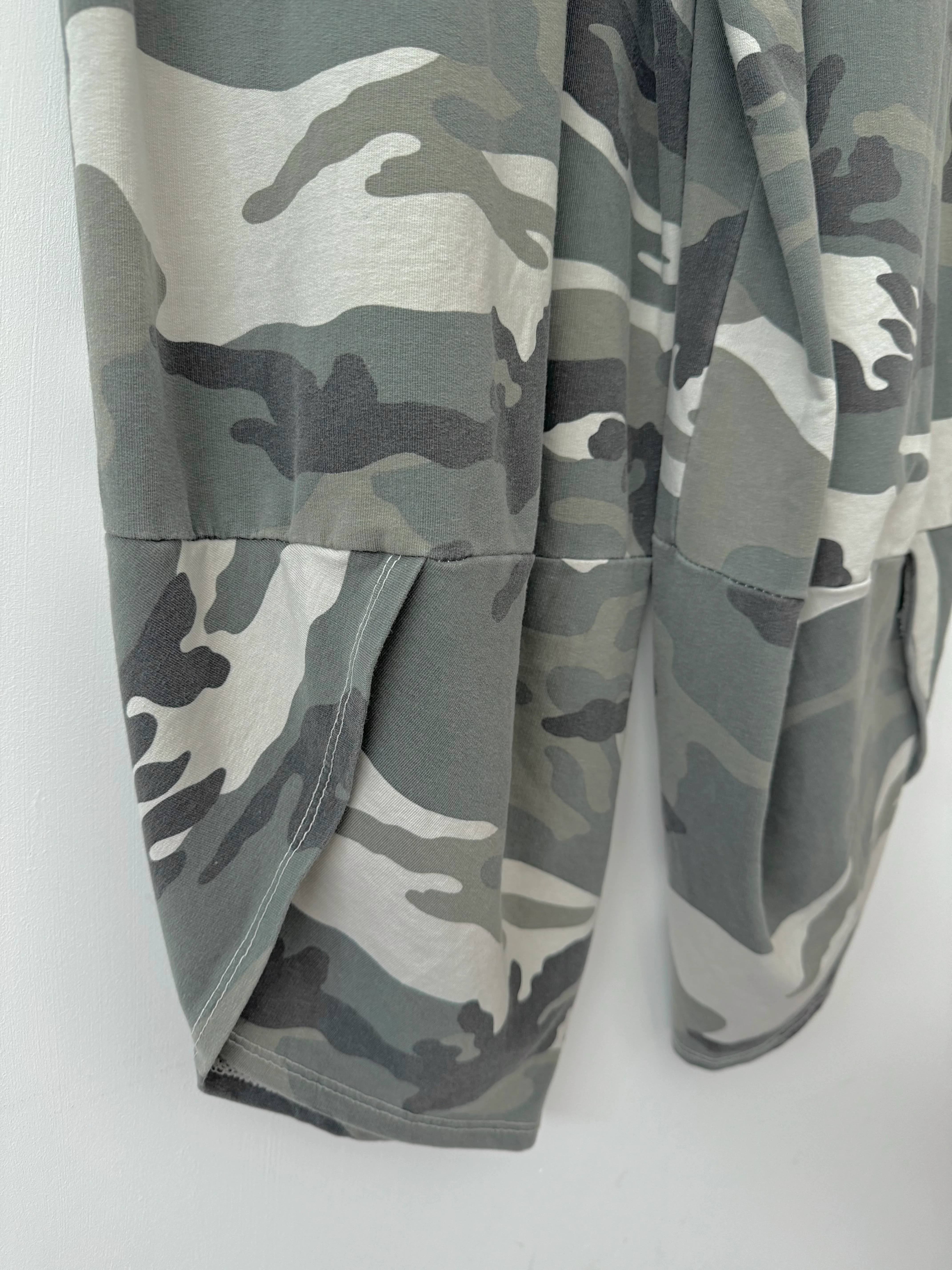 Barrel Cotton Jersey Trousers in Khaki Camo - Image 17