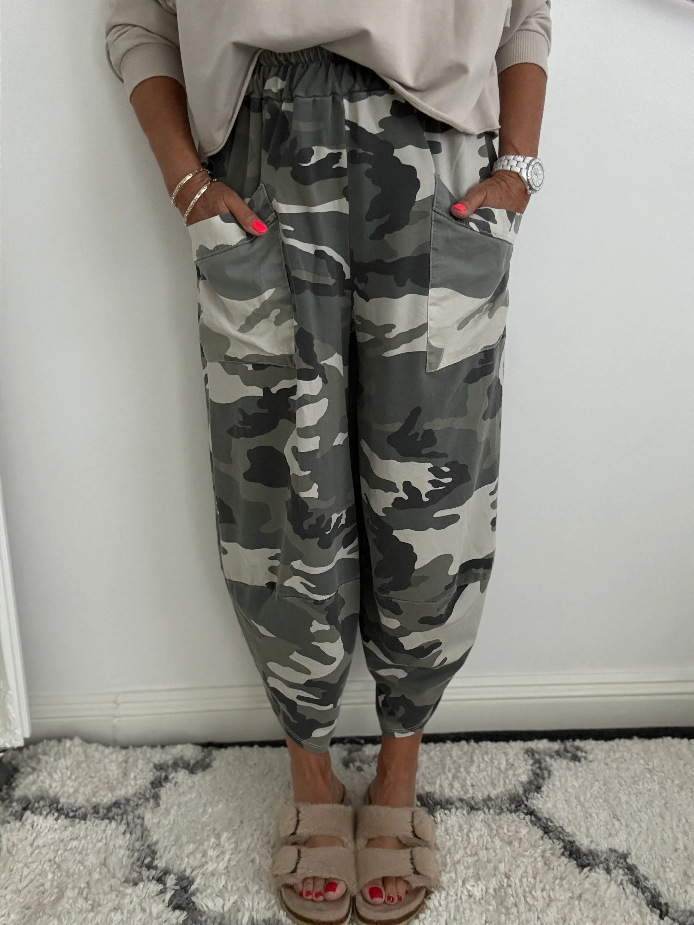 Barrel Cotton Jersey Trousers in Khaki Camo - Image 2