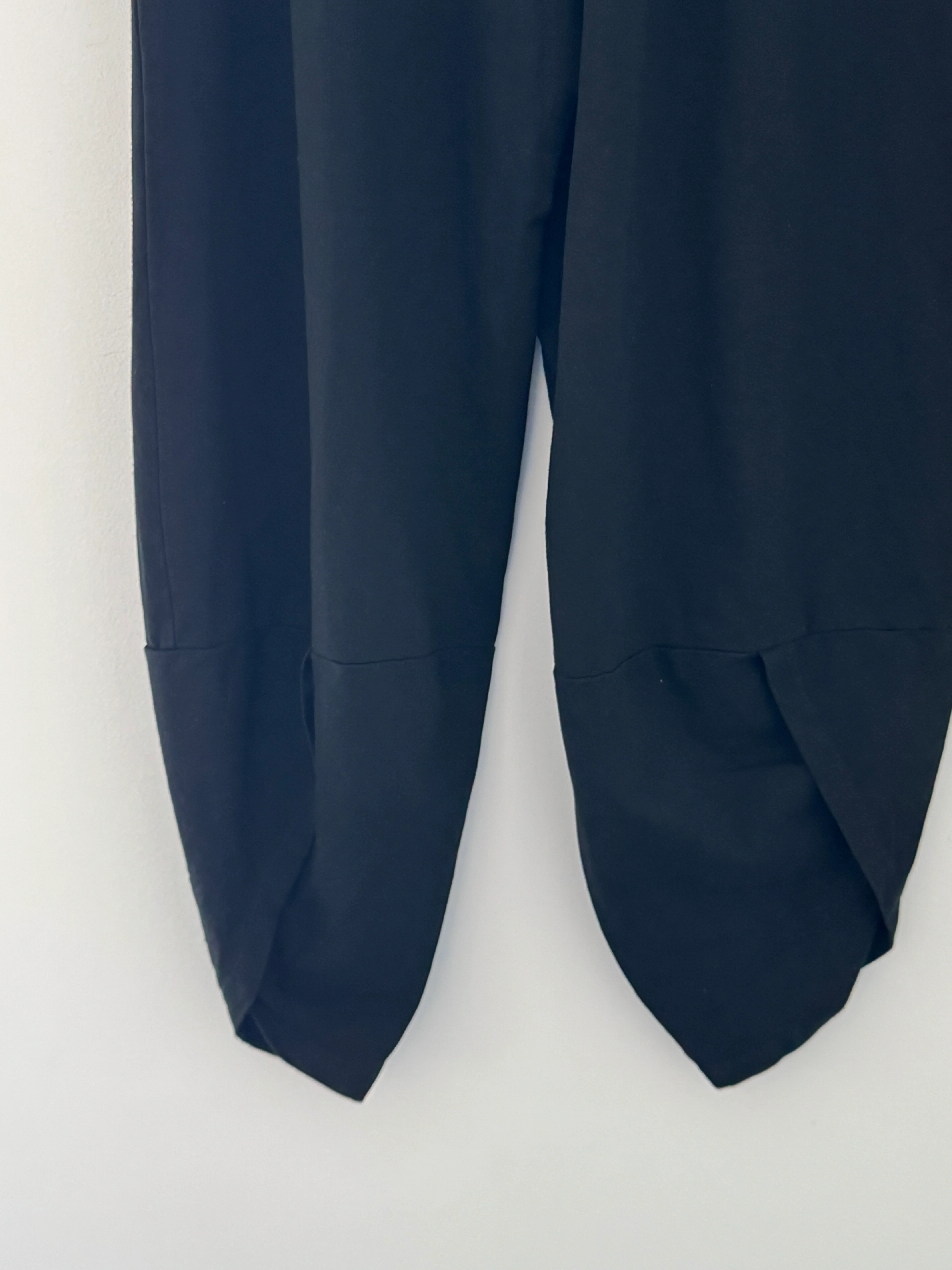 Barrel Shape Cotton Jersey Trousers in Black - Image 10