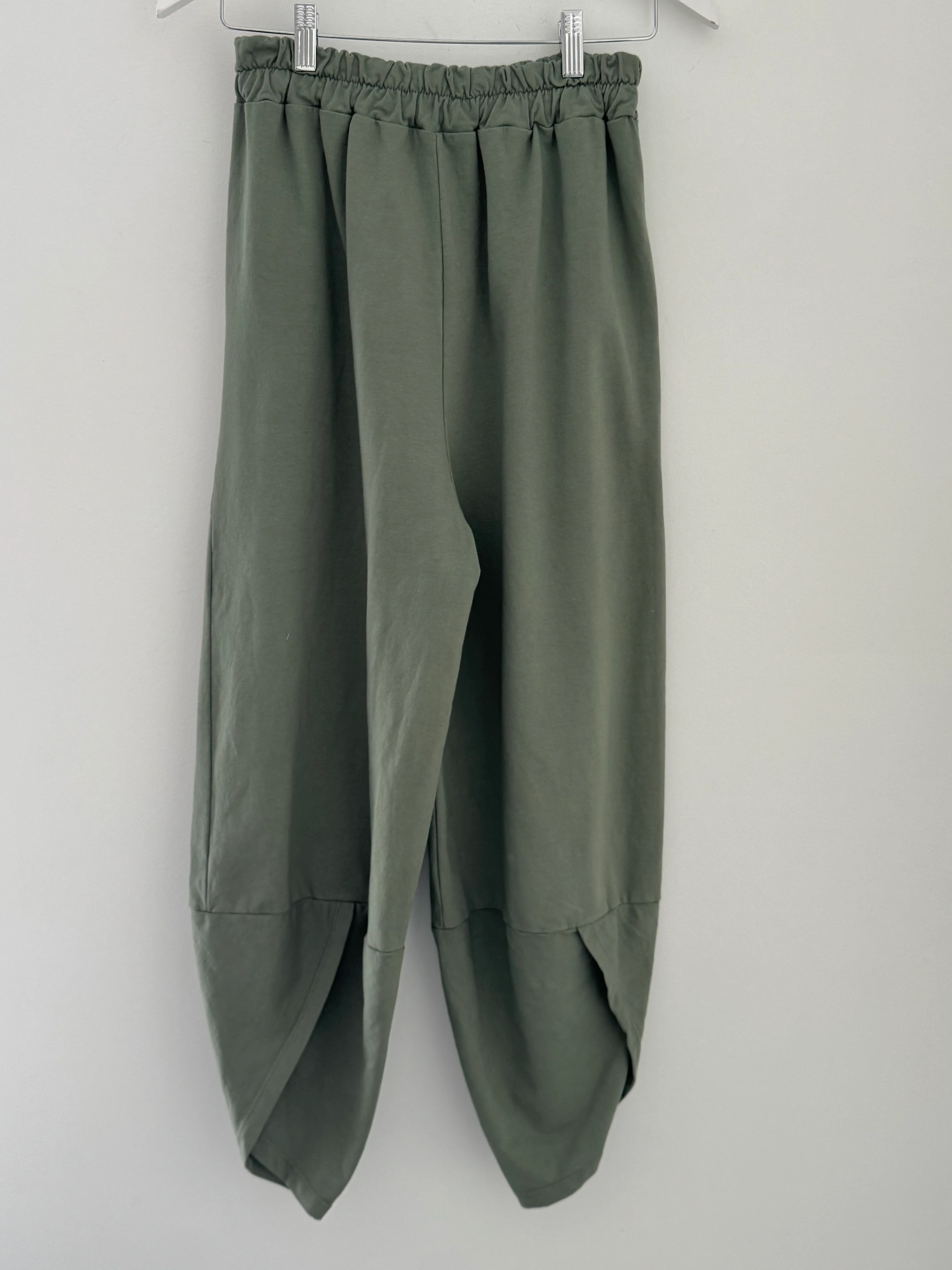 Barrel Shape Cotton Jersey Trousers in Khaki - Image 6