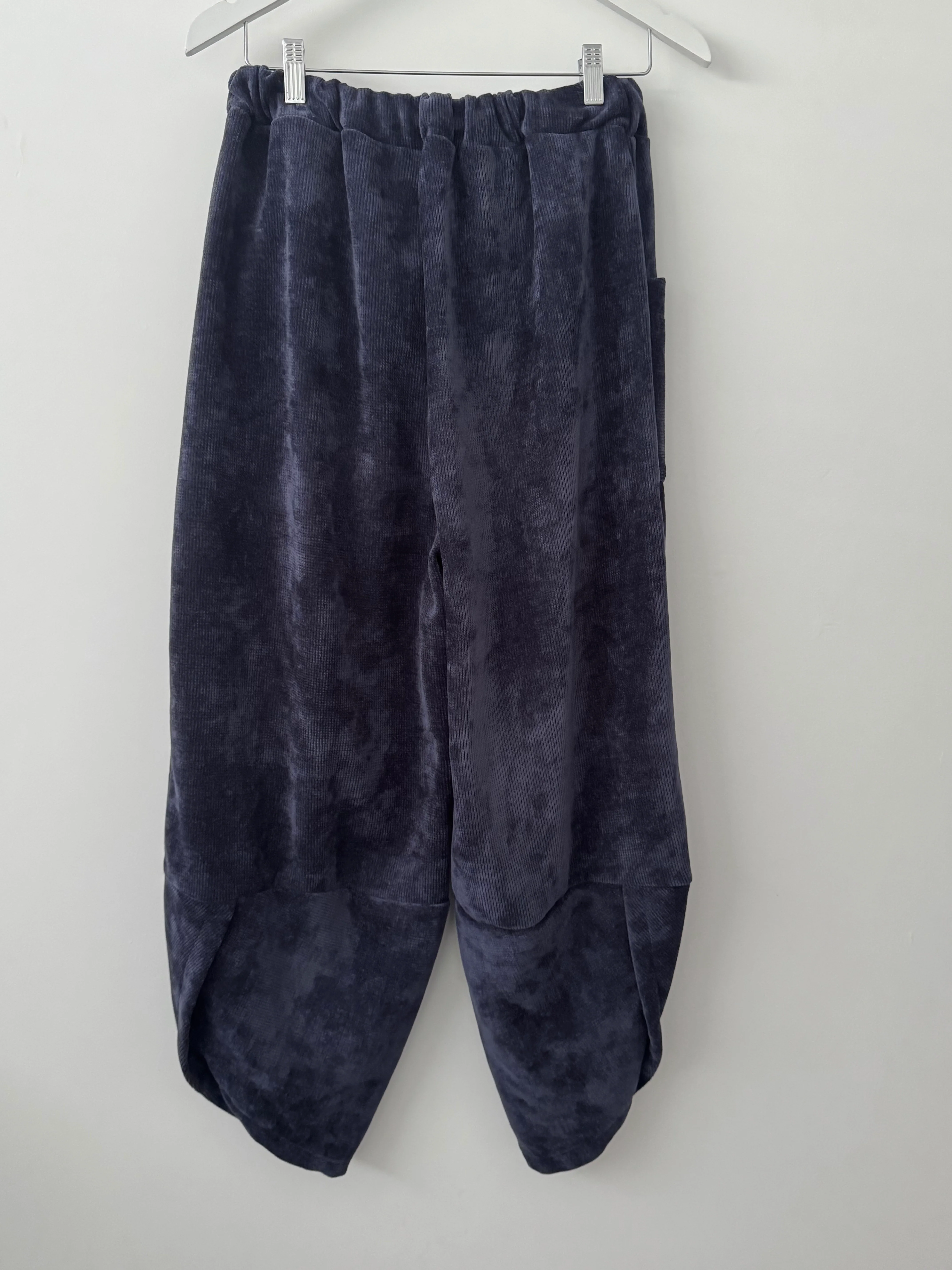 Barrel Velvety Trousers in Navy - Image 7