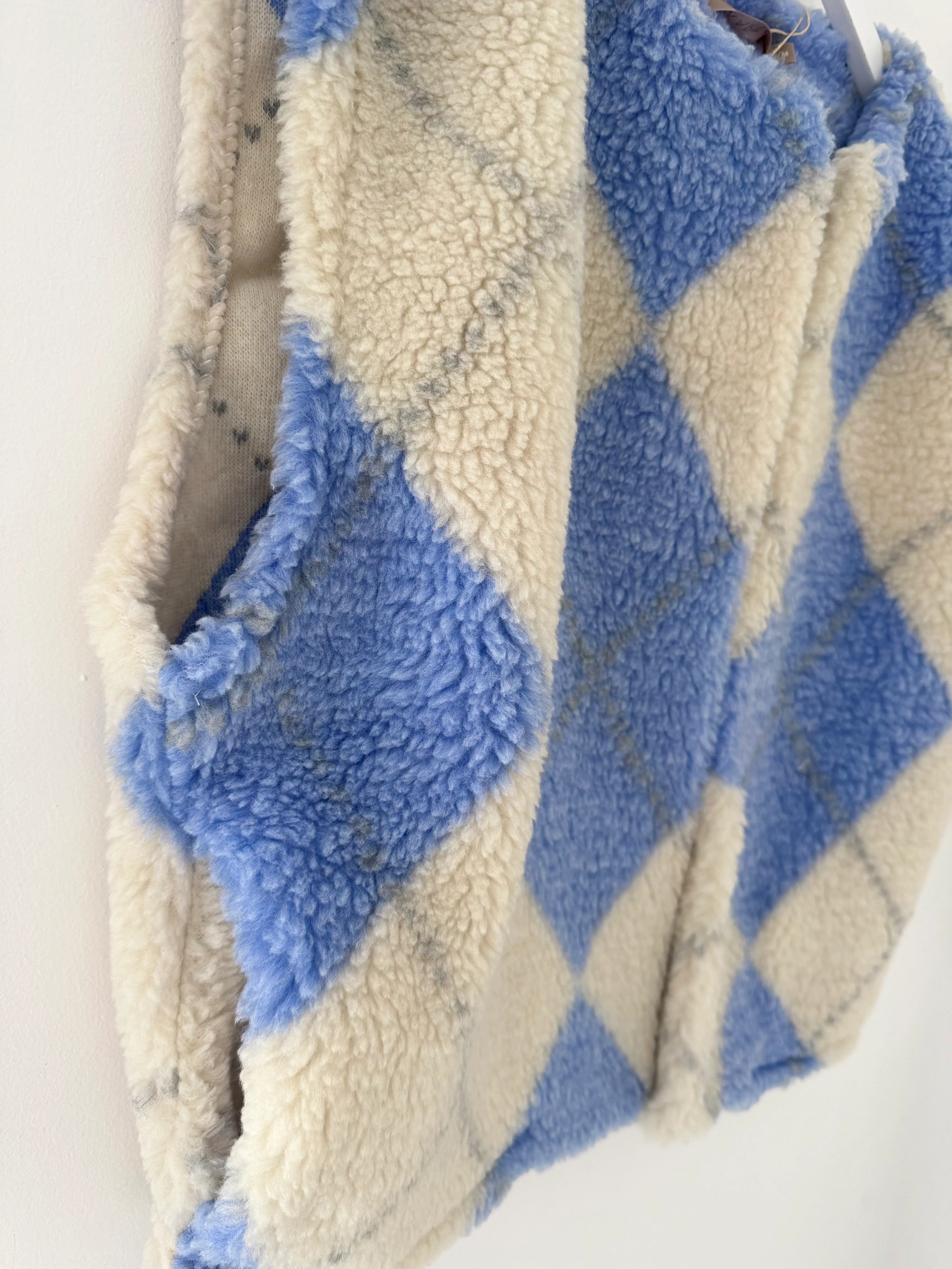 Check Teddy Gilet in Blue & Vanilla - Image 9