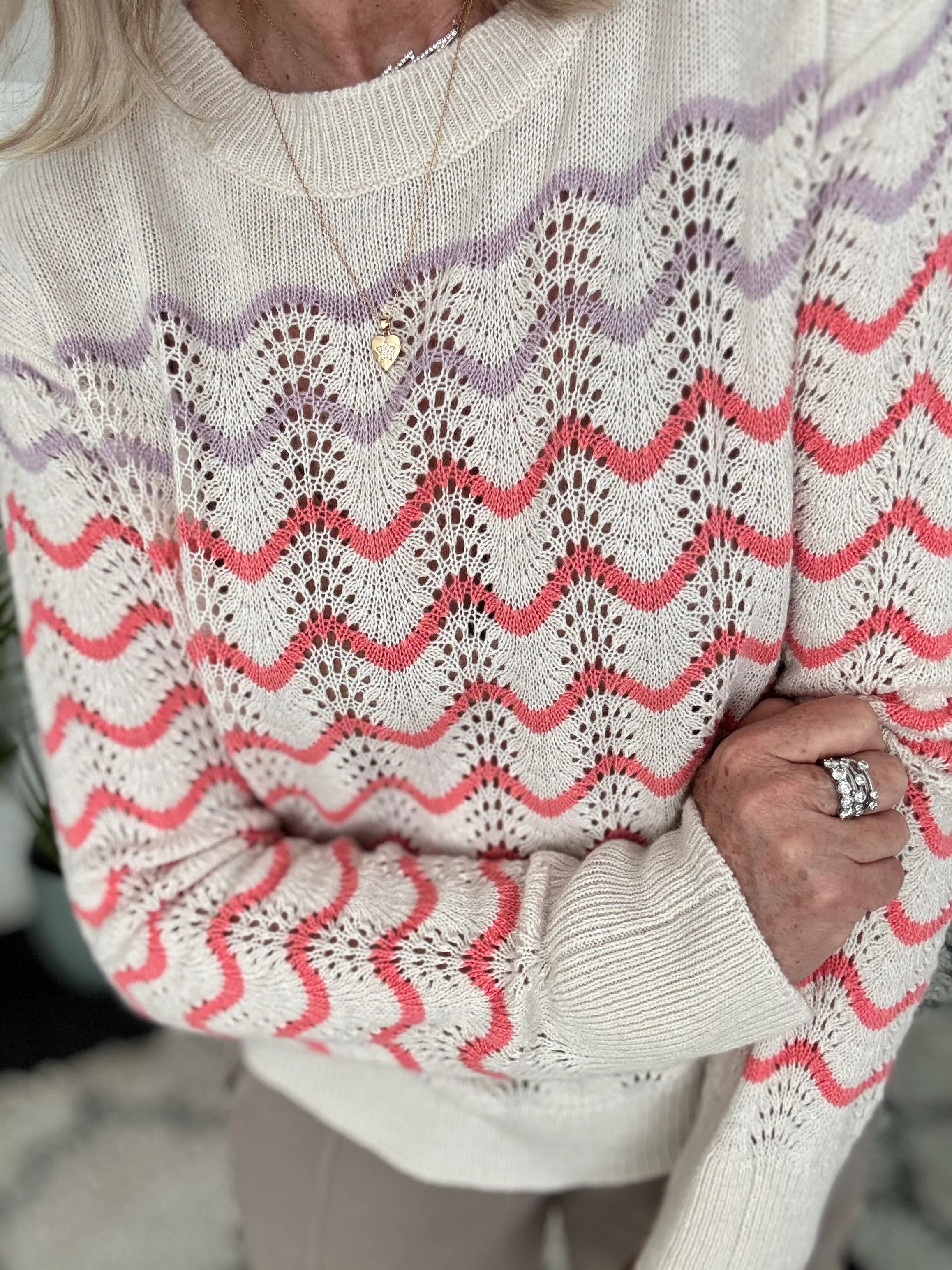 Wavy Cashmere Jumper in Ecru & Coral - Image 2