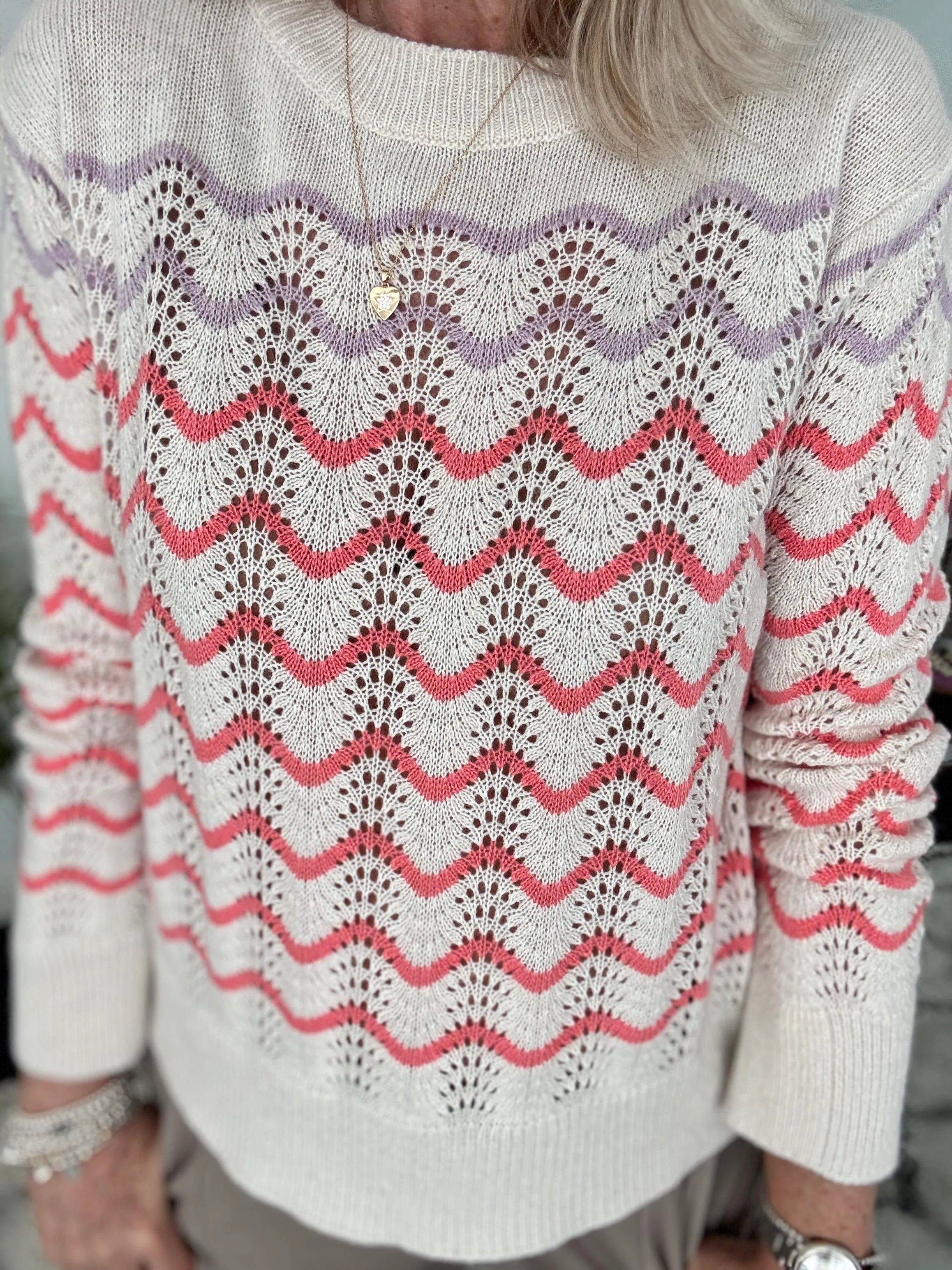 Wavy Cashmere Jumper in Ecru & Coral - Image 6