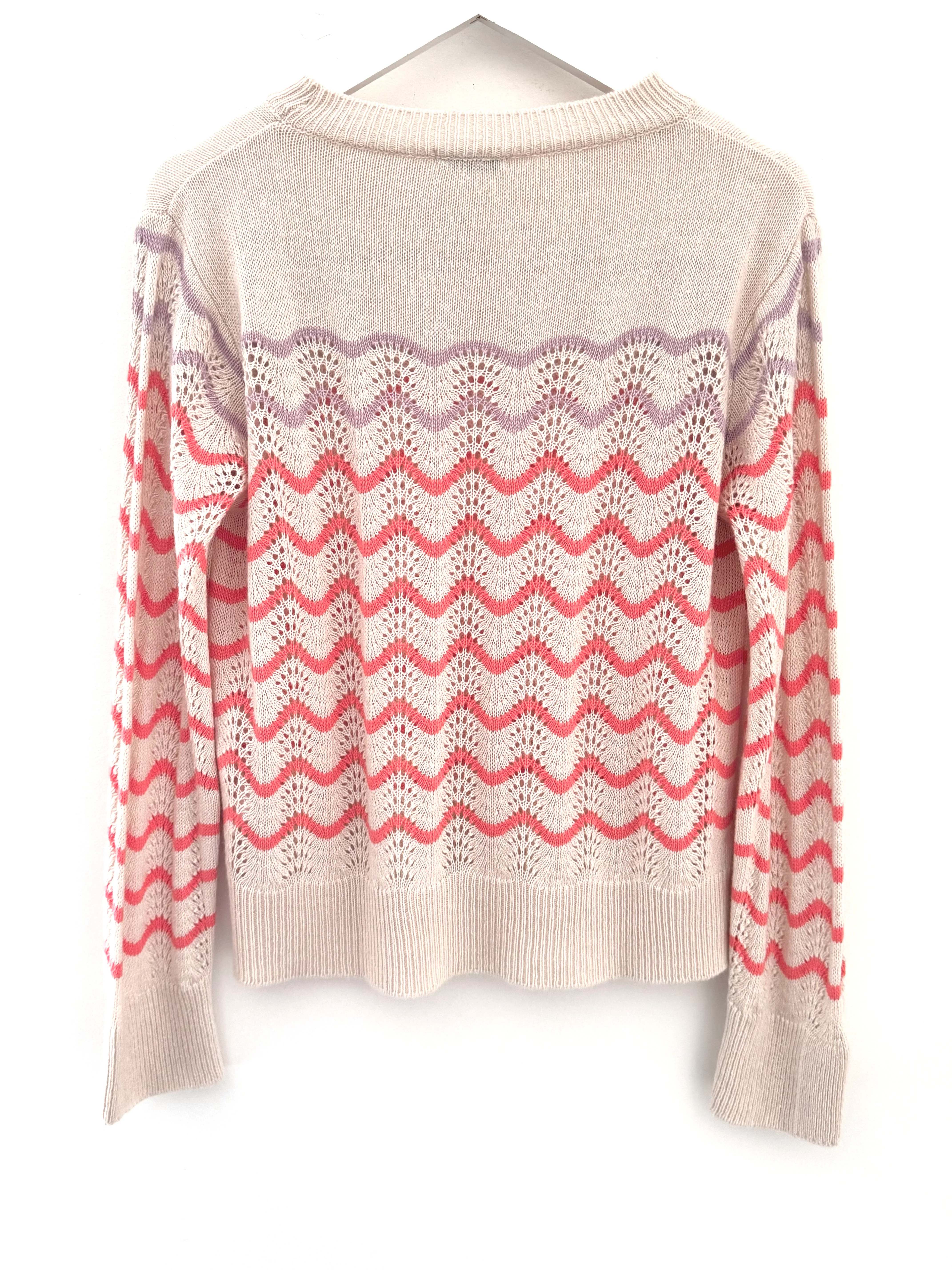 Wavy Cashmere Jumper in Ecru & Coral - Image 9