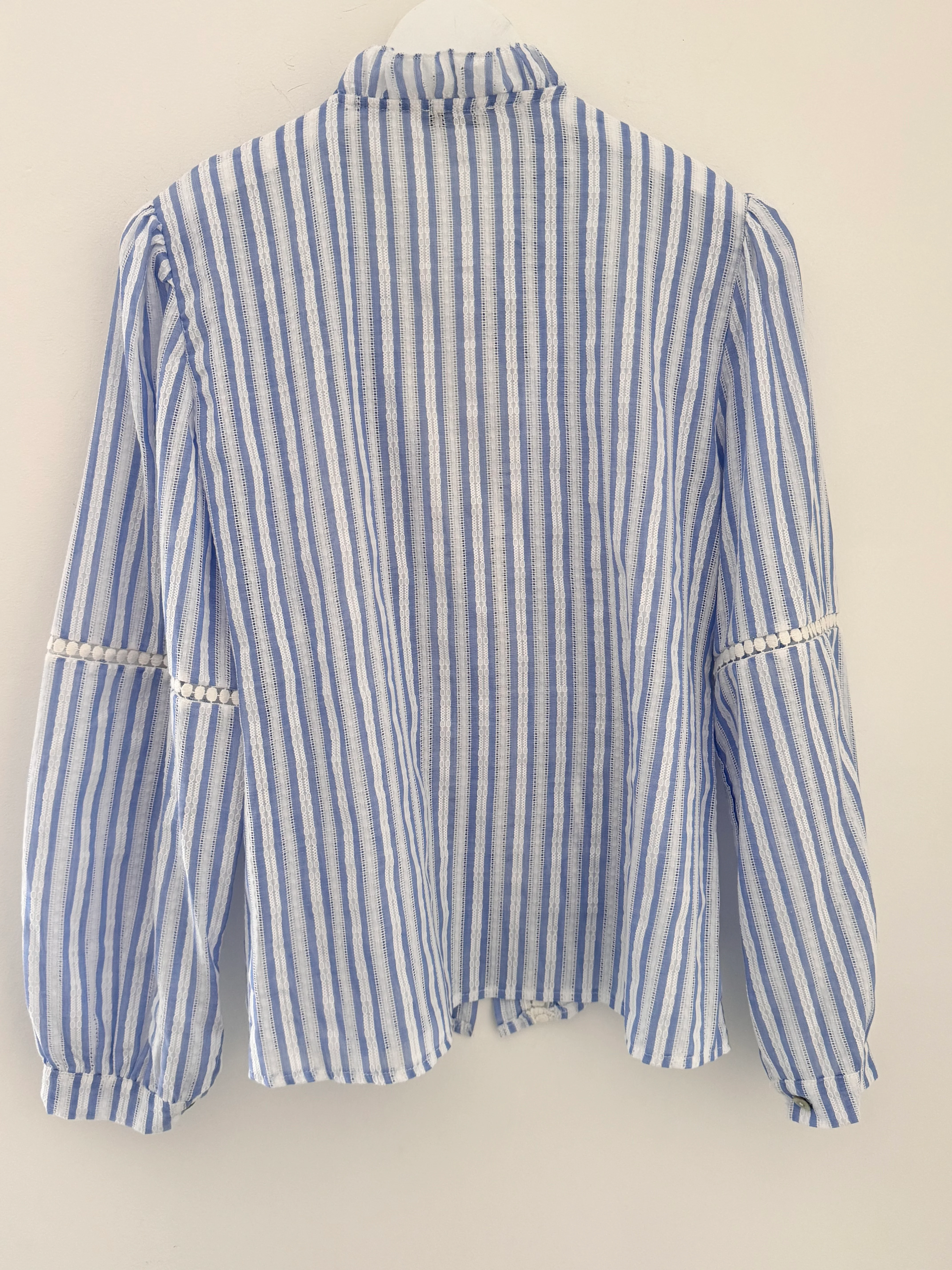 Cotton & Lace Shirt in Blue & White - Image 10