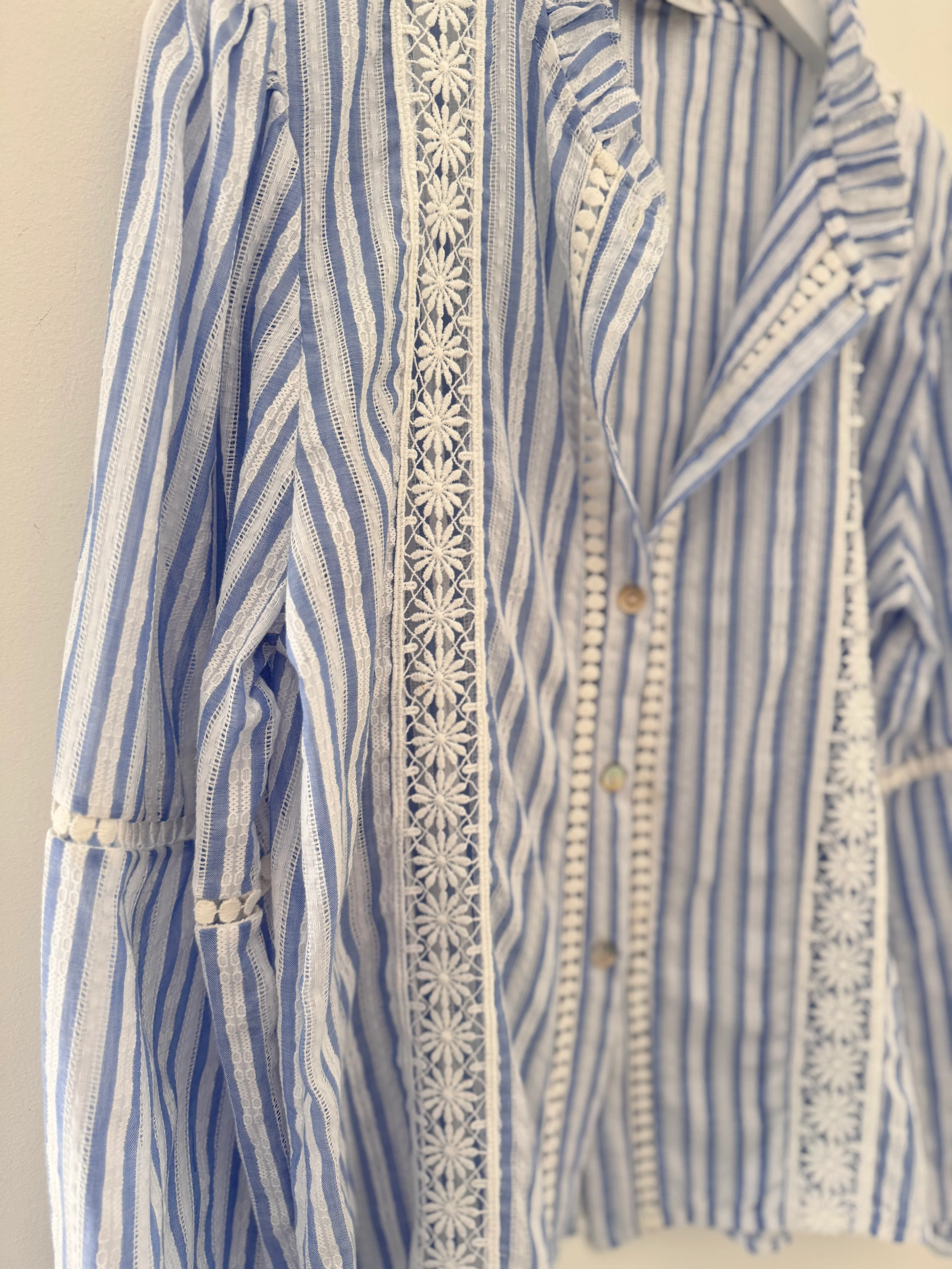 Cotton & Lace Shirt in Blue & White - Image 9