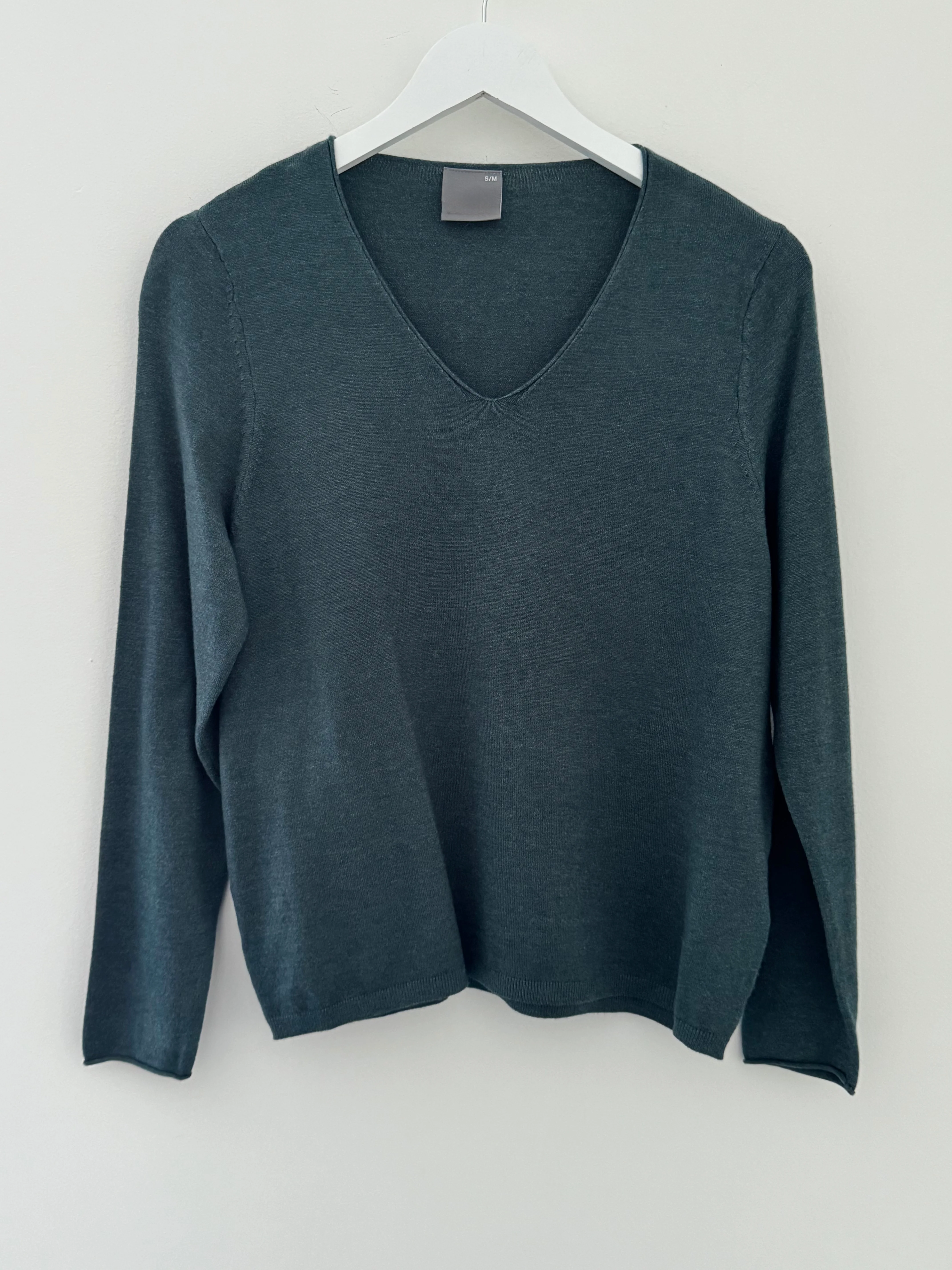 Fine Knit V Neck Jumper in Sea Green - Image 5