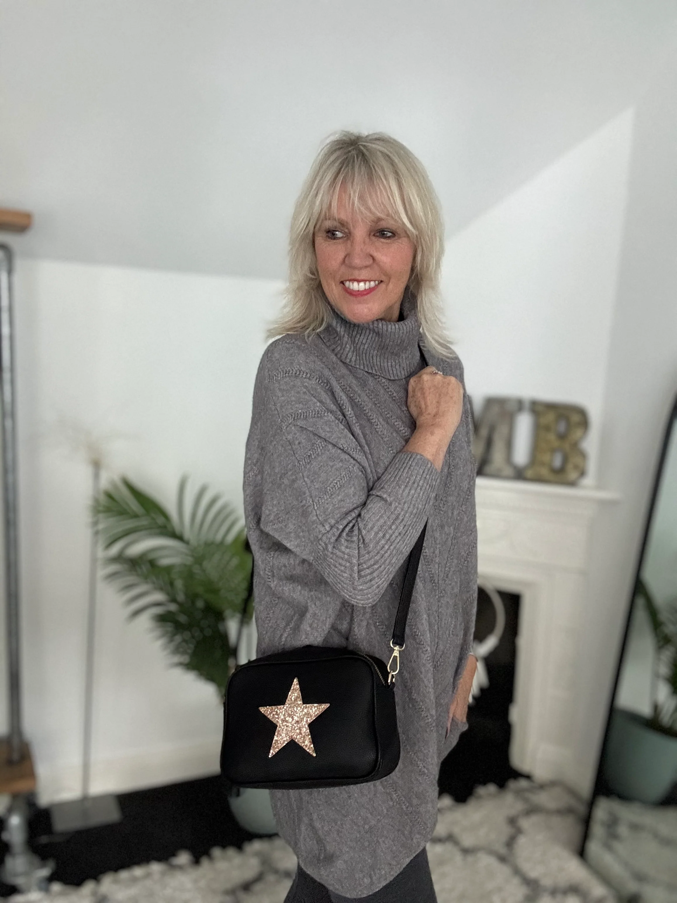 Pebble Star Bag in Black - Image 2