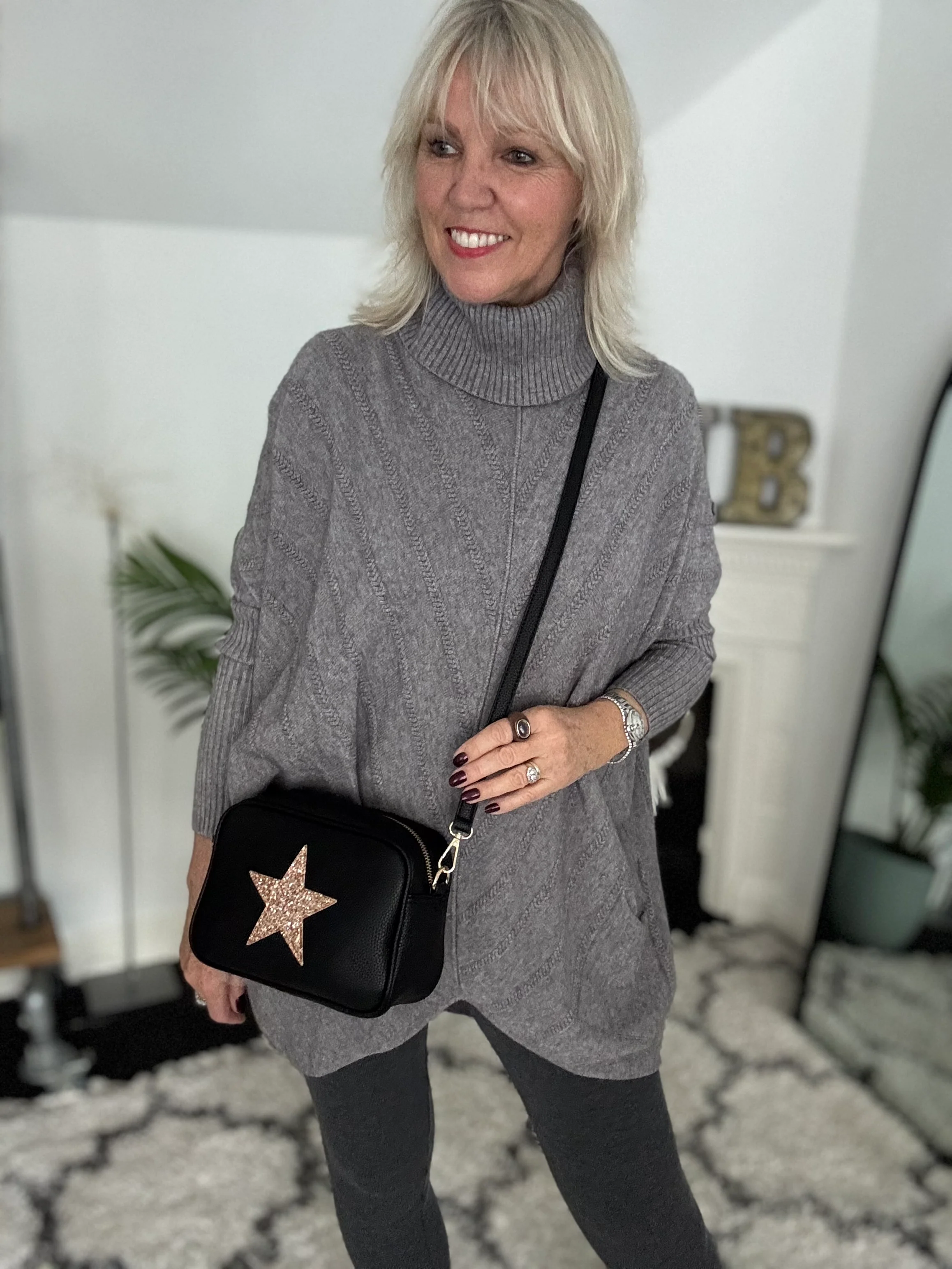 Pebble Star Bag in Black - Image 4