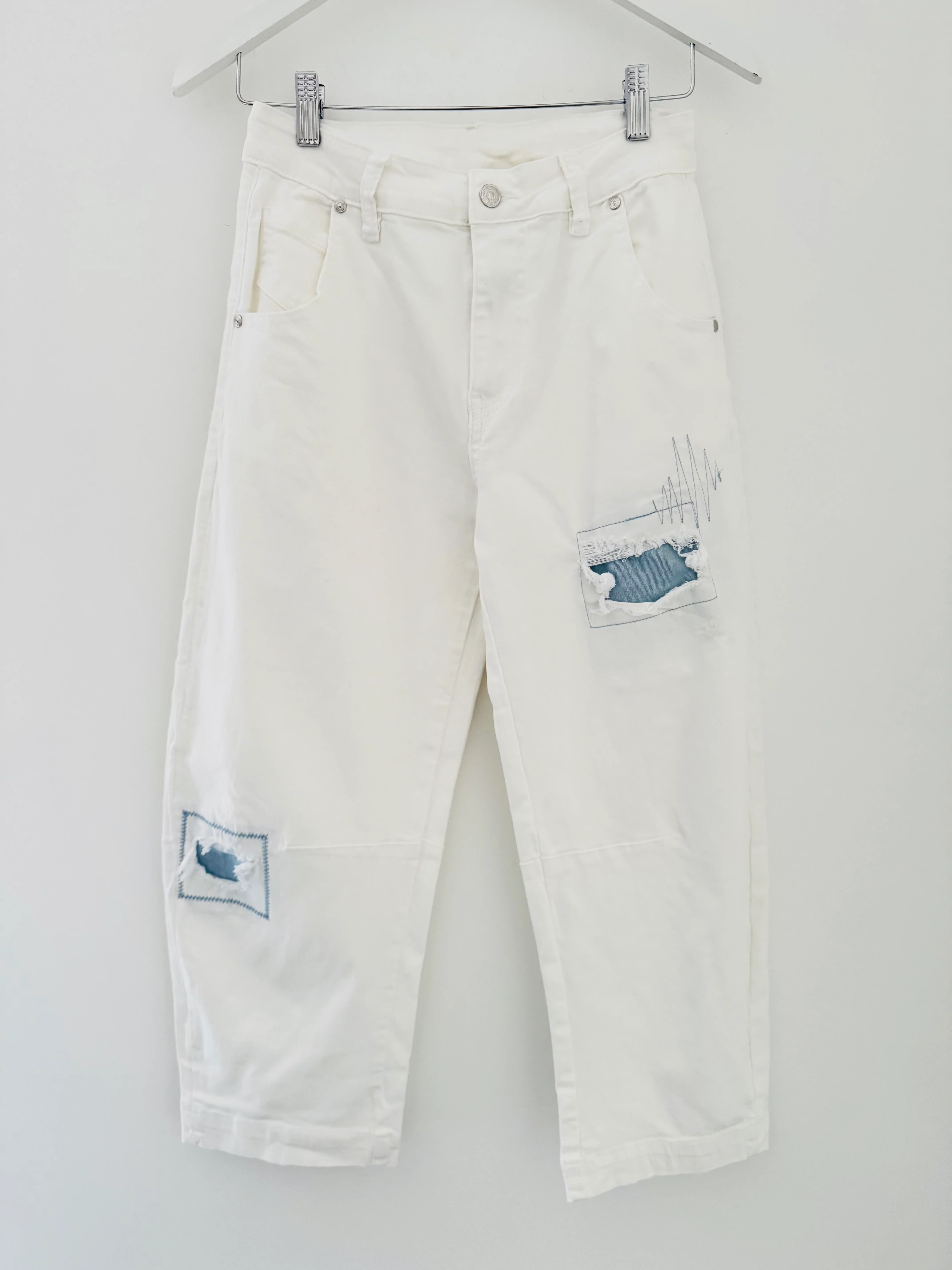 Patched Barrel Leg Jeans in White - Image 9
