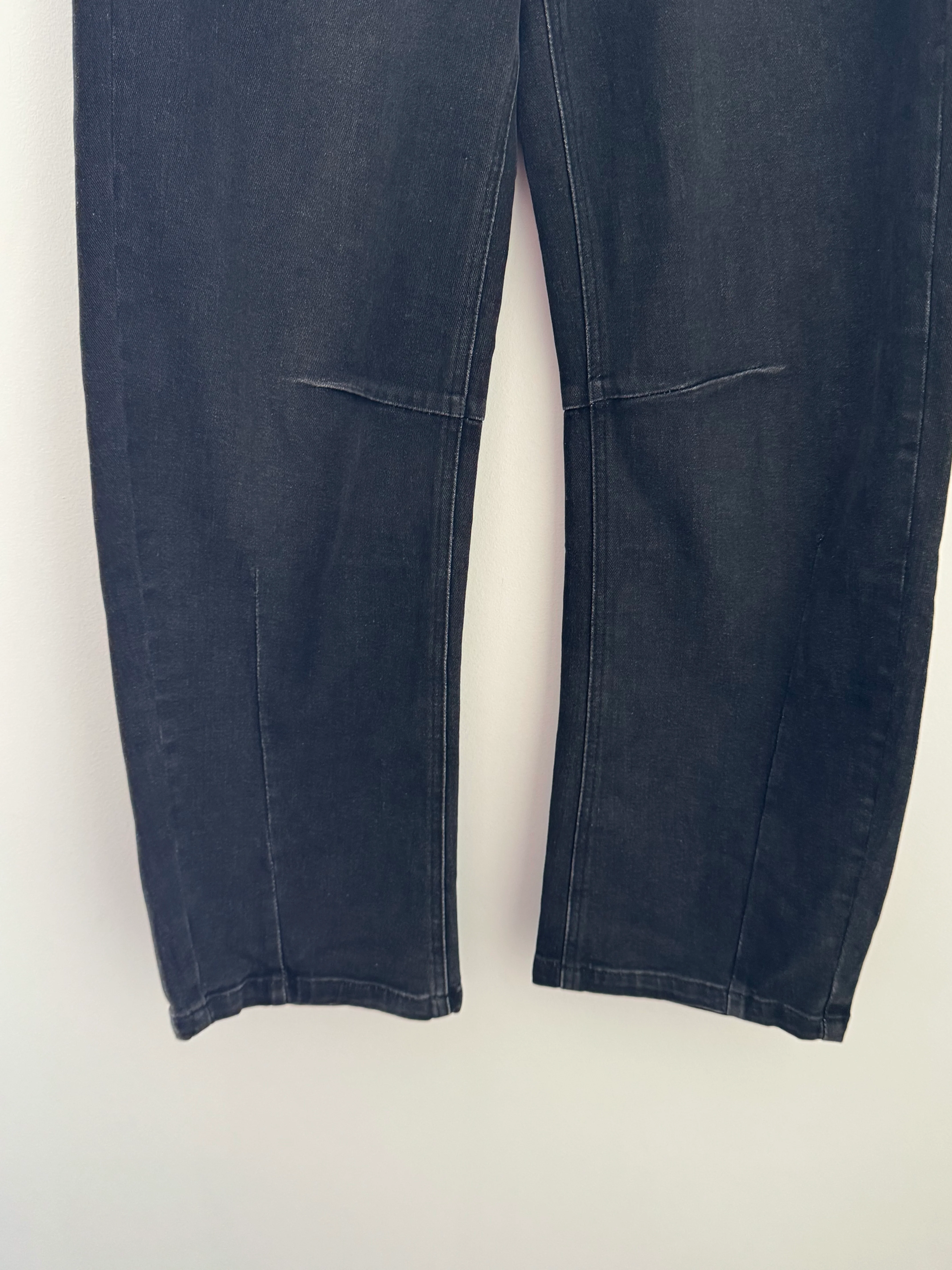 Relaxed Boyfriend Jeans in Black Denim - Image 11