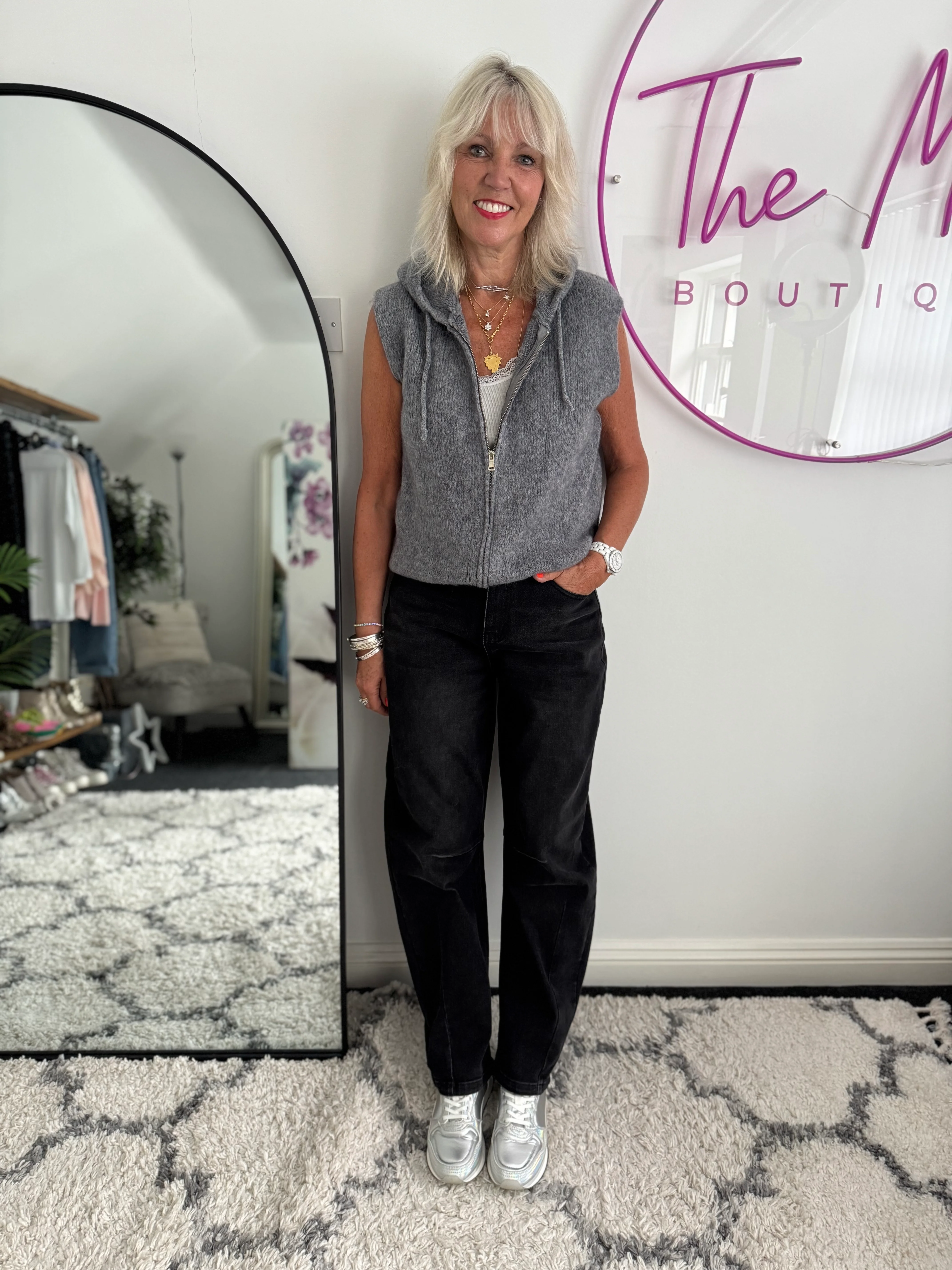 Relaxed Boyfriend Jeans in Black Denim - Image 3