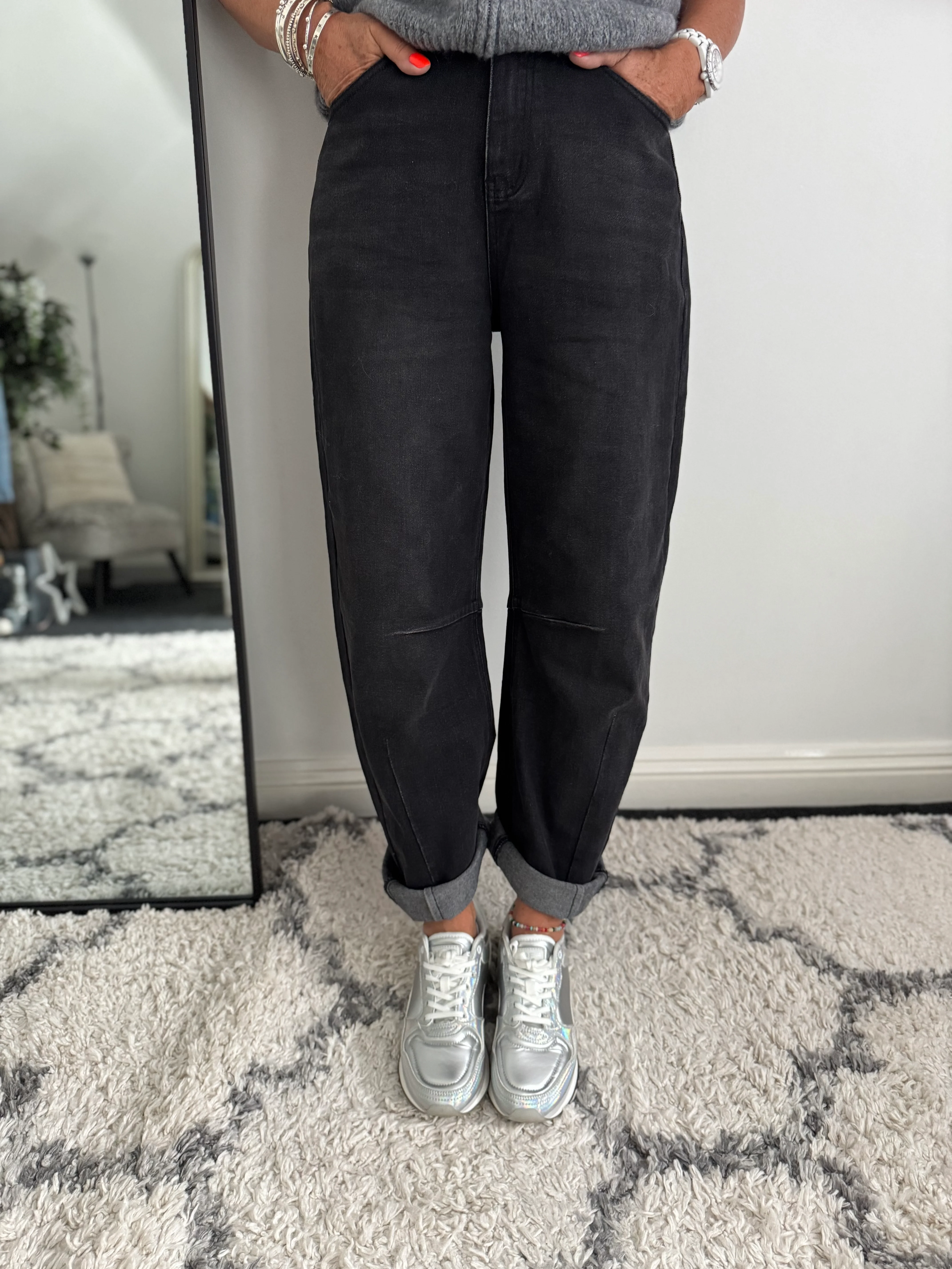 Relaxed Boyfriend Jeans in Black Denim - Image 4