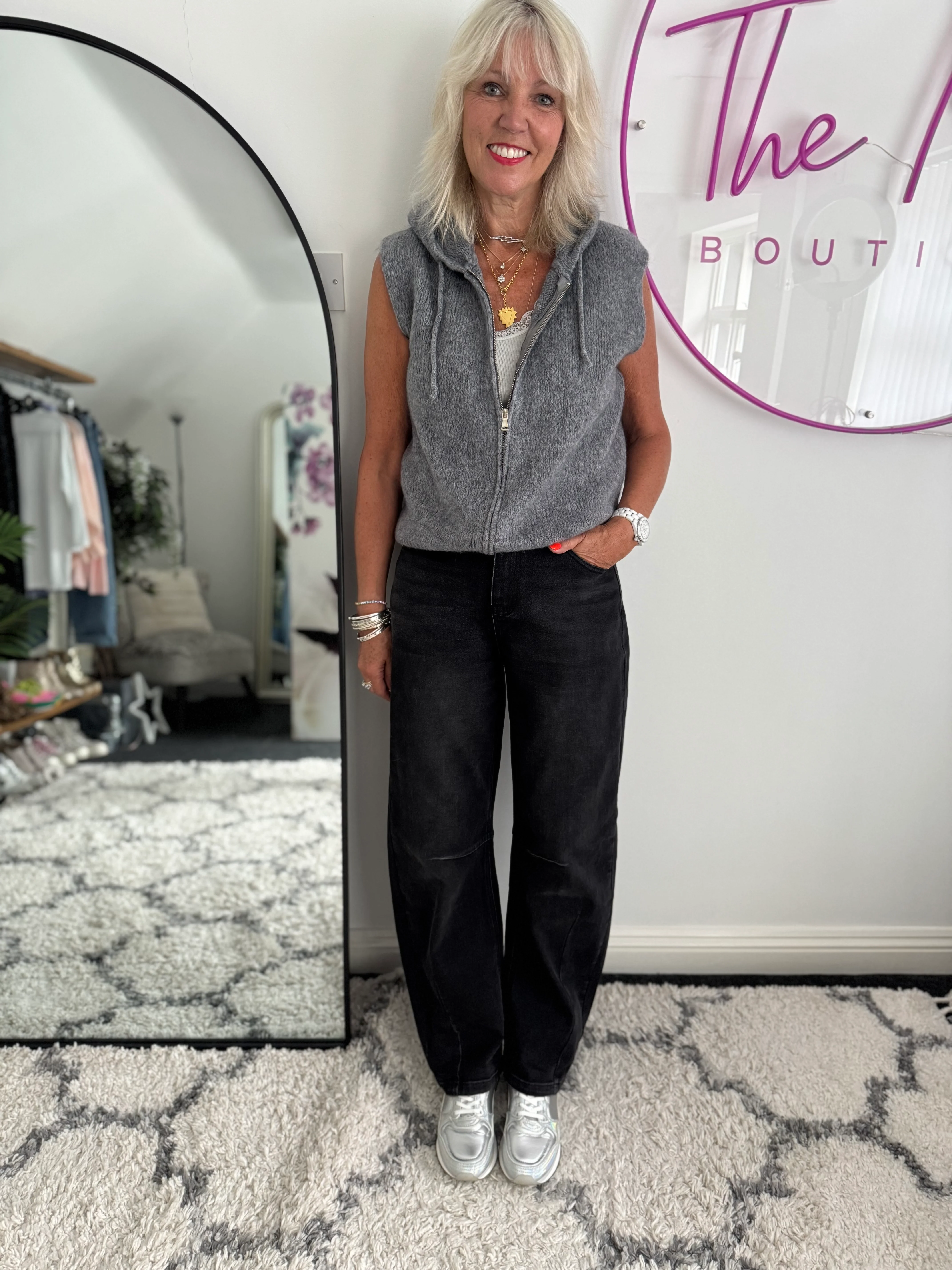 Relaxed Boyfriend Jeans in Black Denim - Image 5