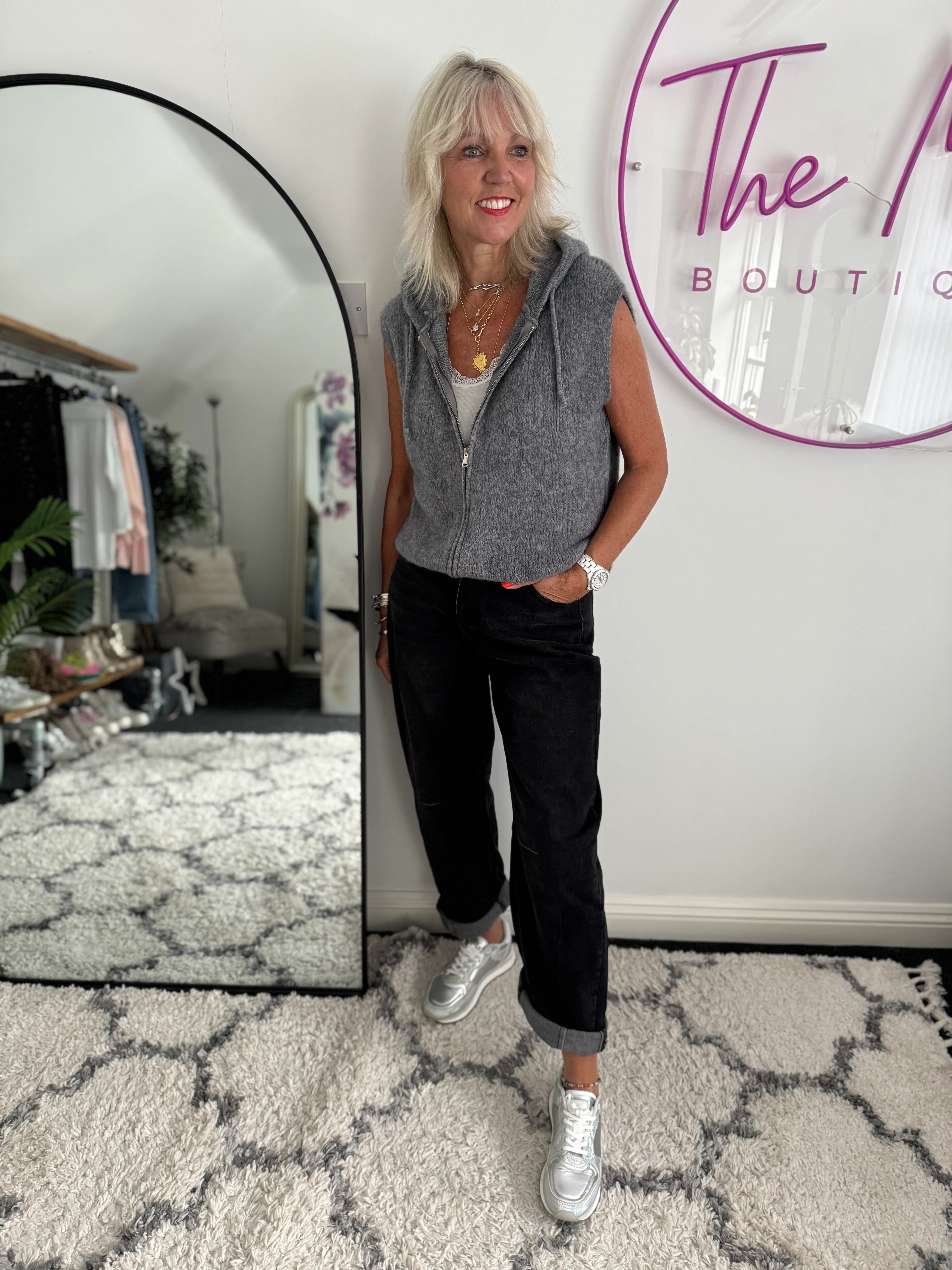 Relaxed Boyfriend Jeans in Black Denim - Image 6