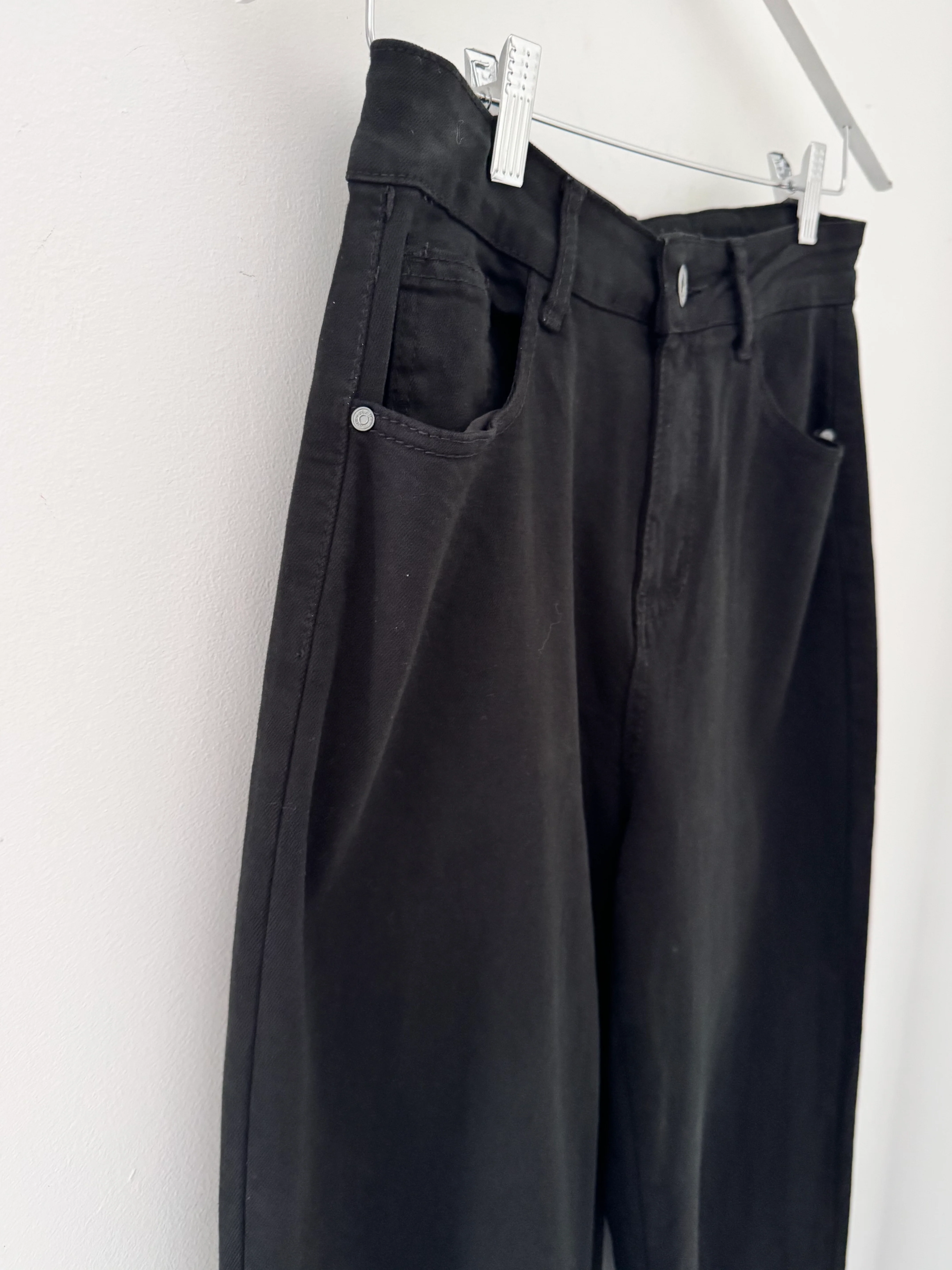 Stretch Boyfriend Jeans in Black - Image 10