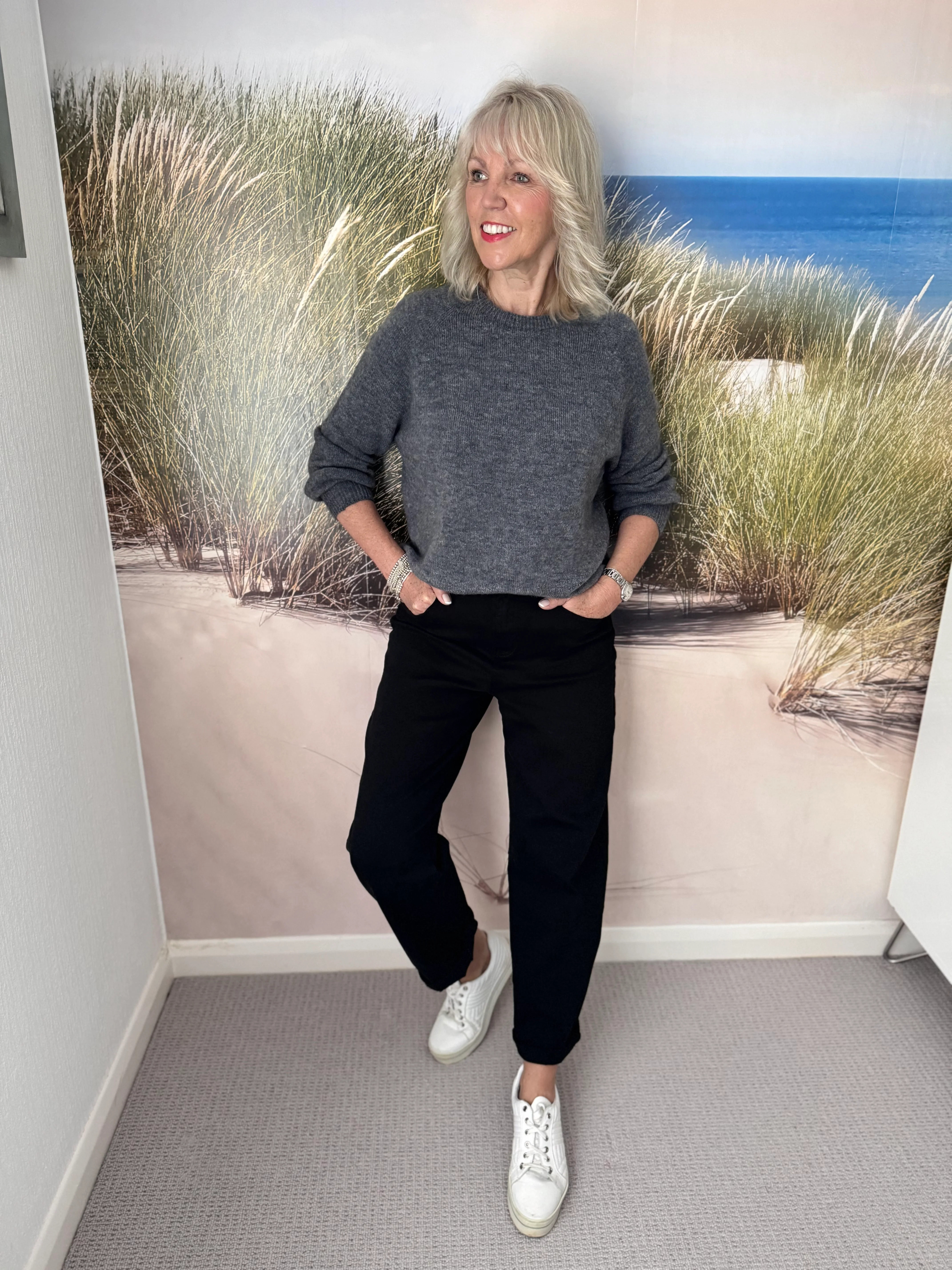 Stretch Boyfriend Jeans in Black - Image 5