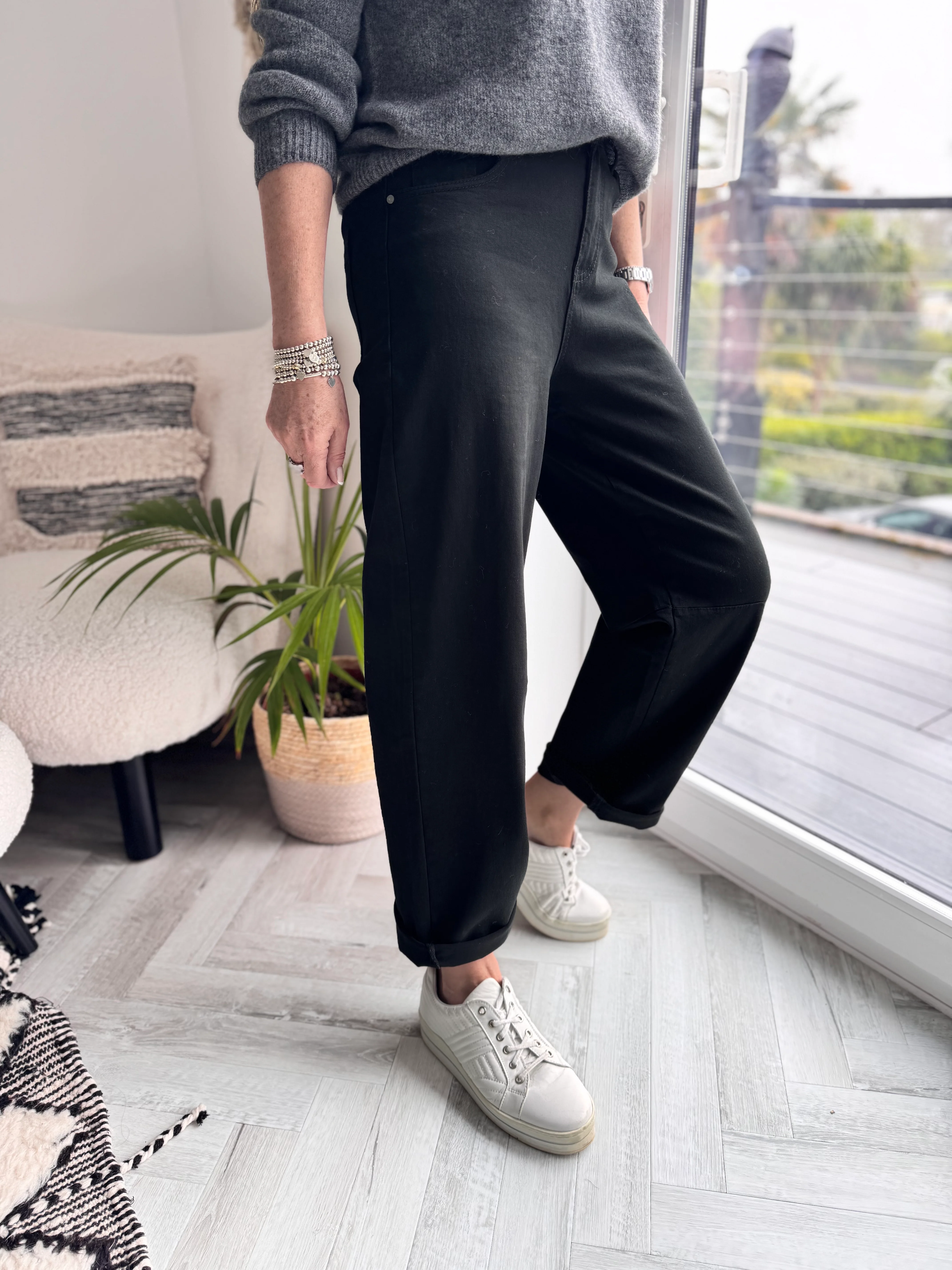 Stretch Boyfriend Jeans in Black - Image 7