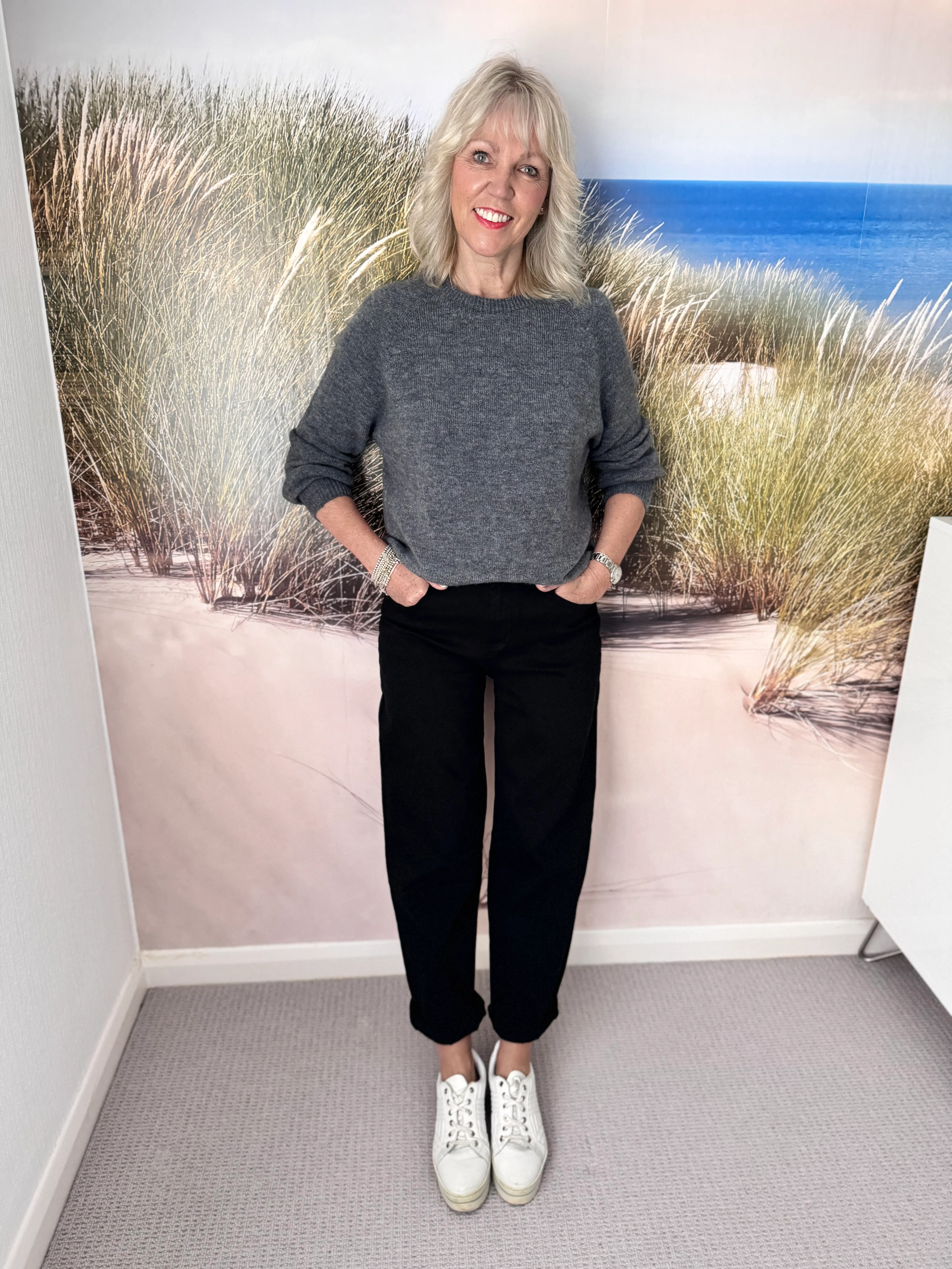 Stretch Boyfriend Jeans in Black - Image 8