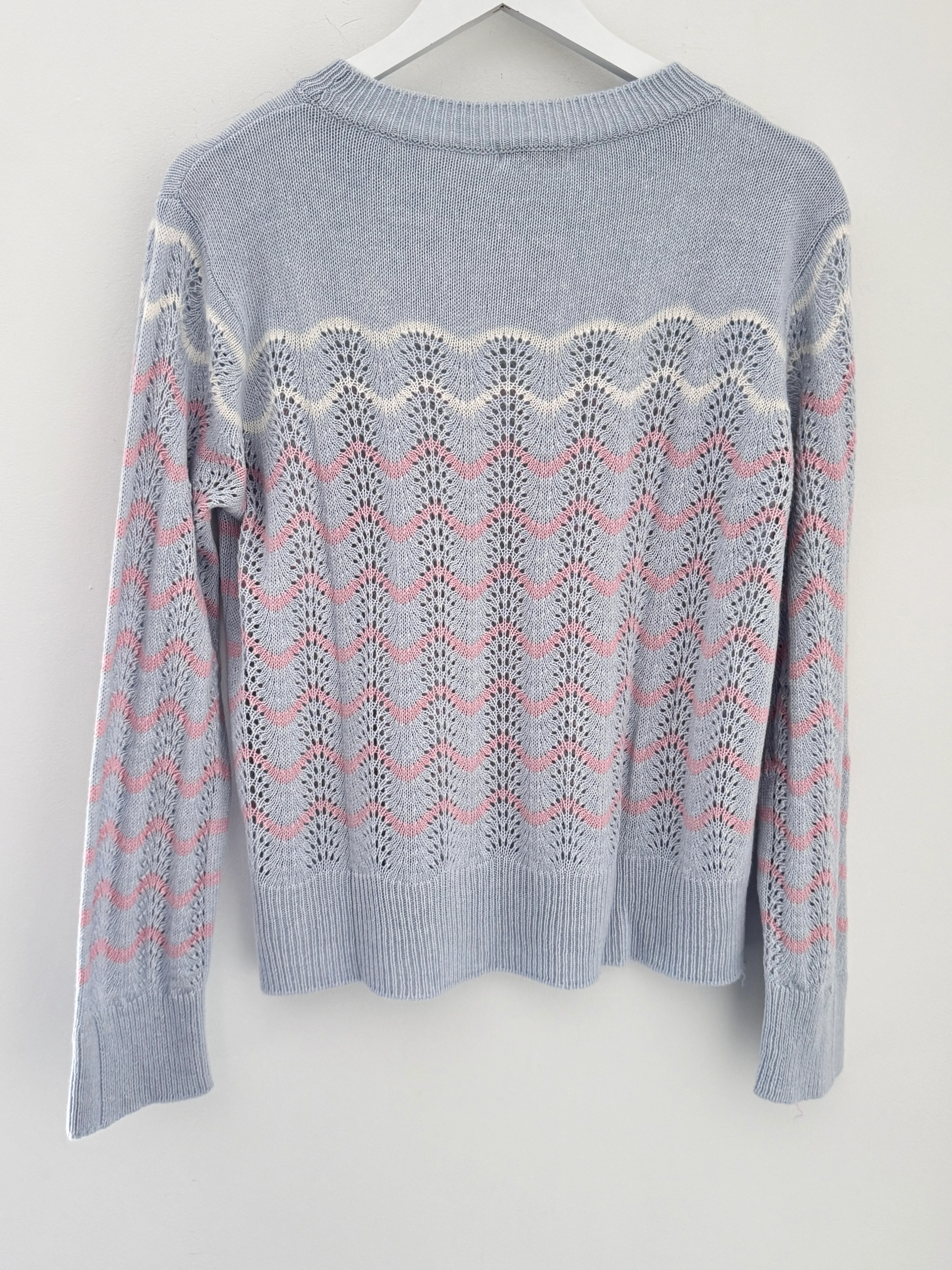 Wavy Cashmere Jumper in Blue & Pink - Image 10