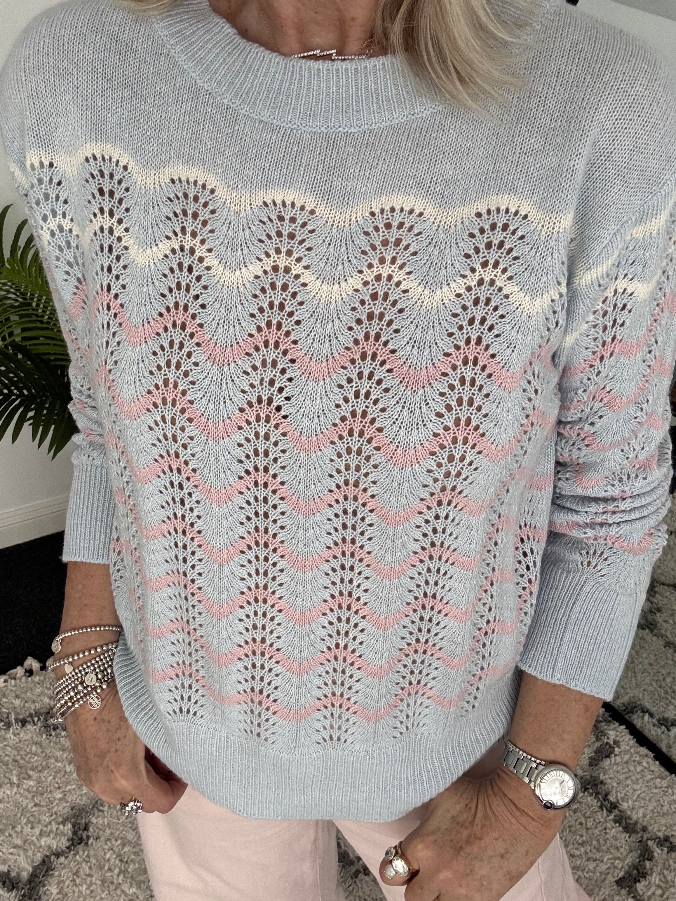 Wavy Cashmere Jumper in Blue & Pink - Image 5