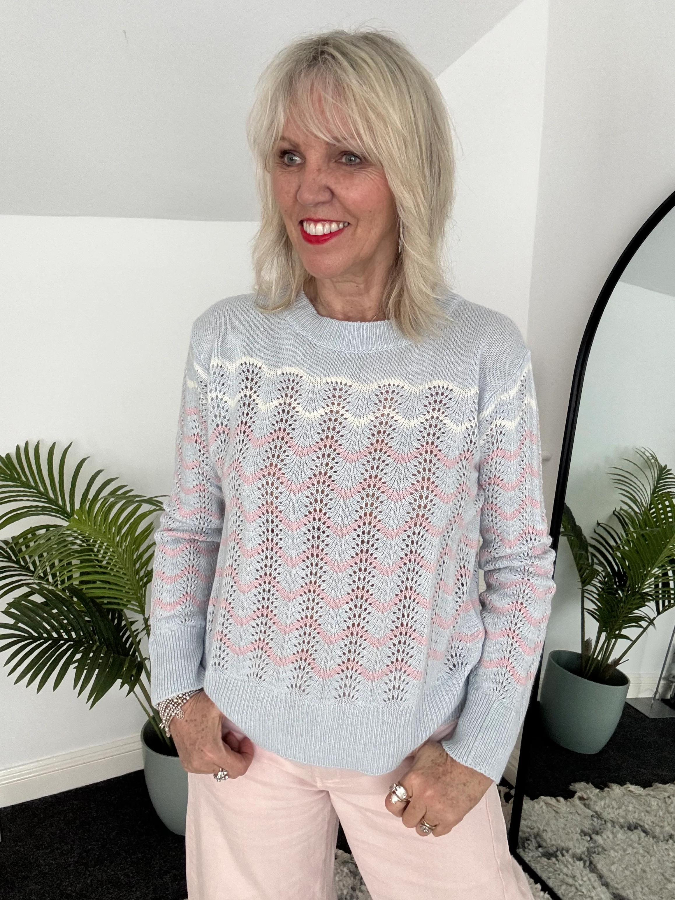 Wavy Cashmere Jumper in Blue & Pink - Image 7