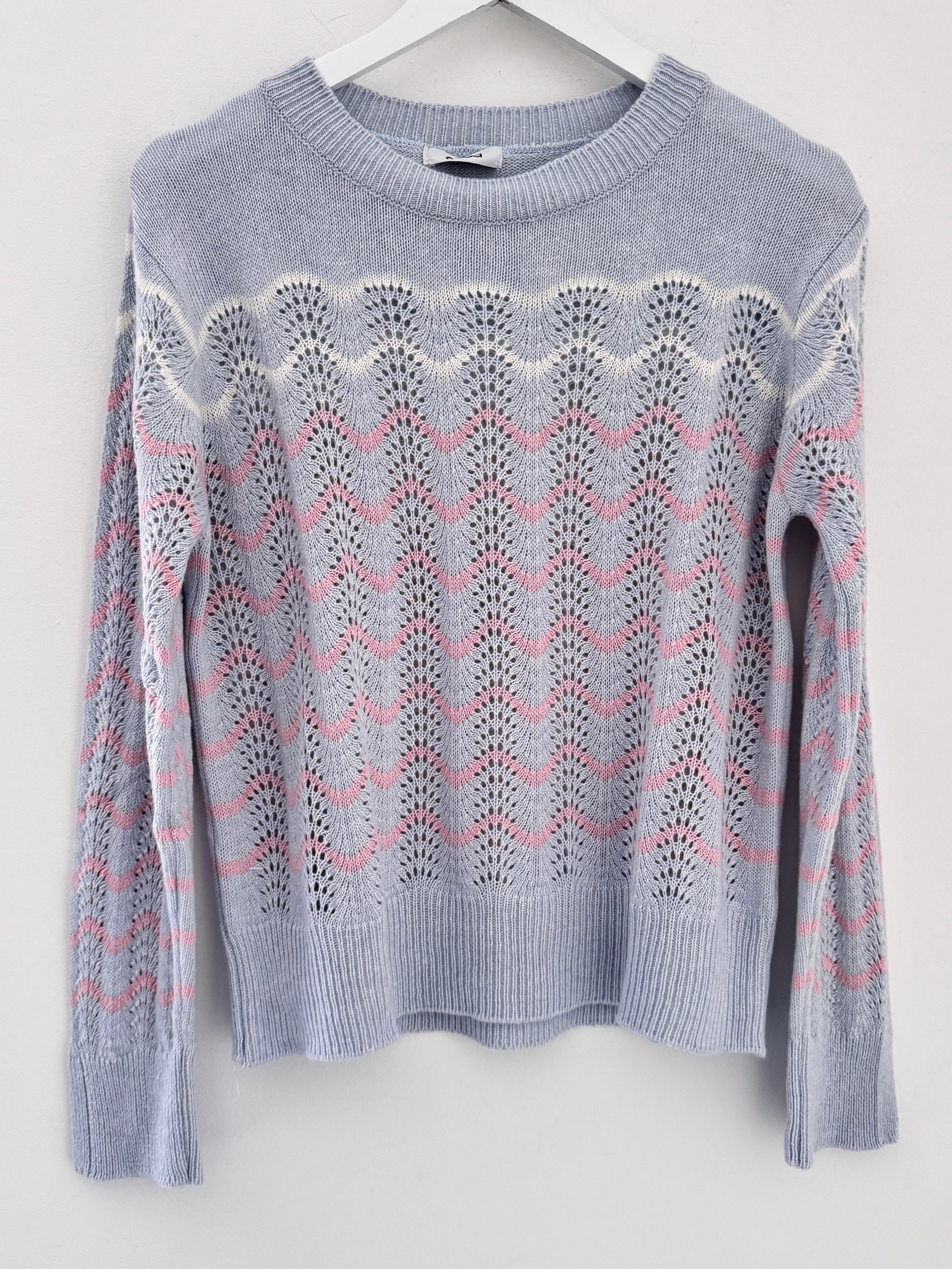 Wavy Cashmere Jumper in Blue & Pink - Image 8