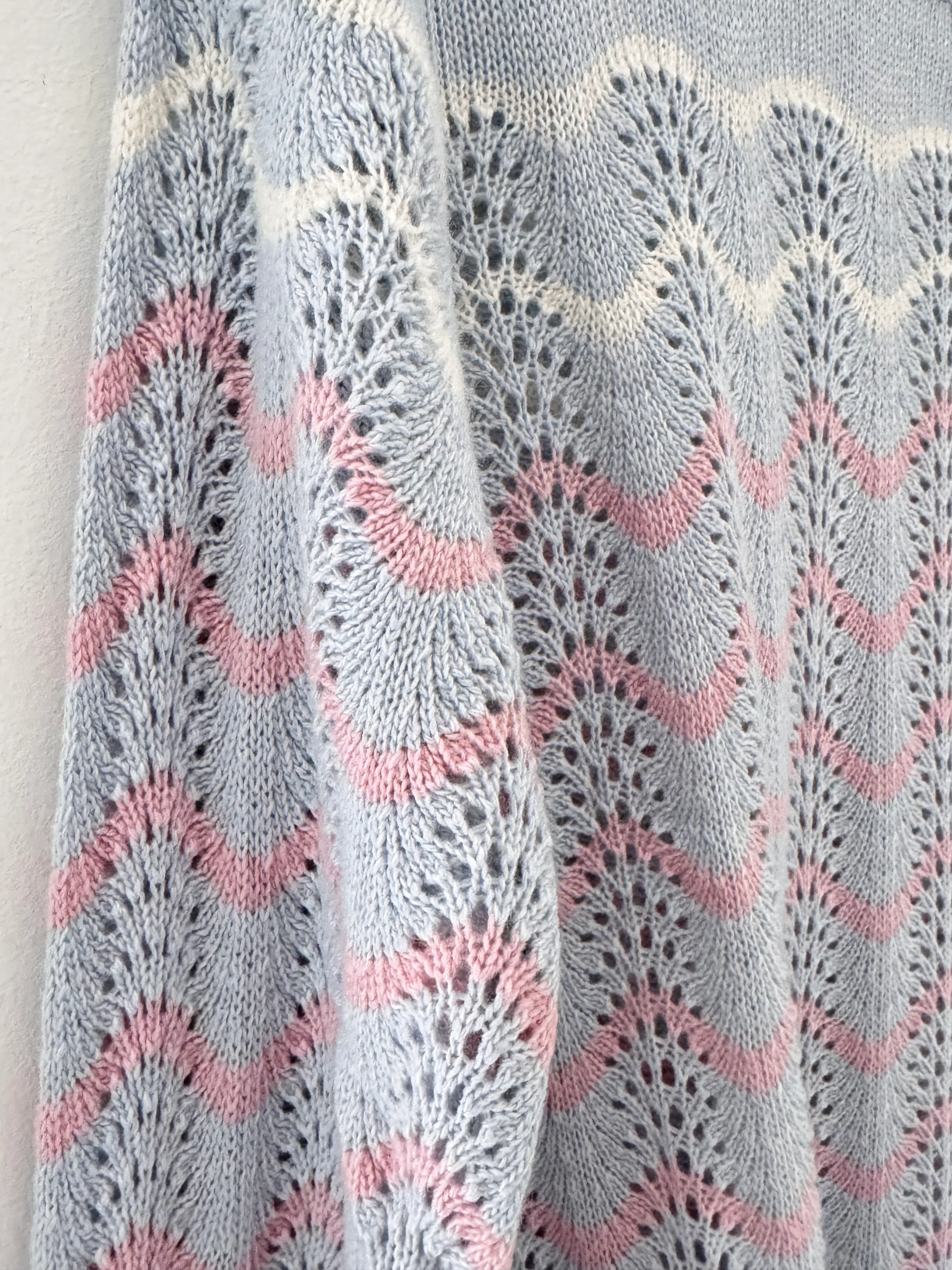 Wavy Cashmere Jumper in Blue & Pink - Image 9